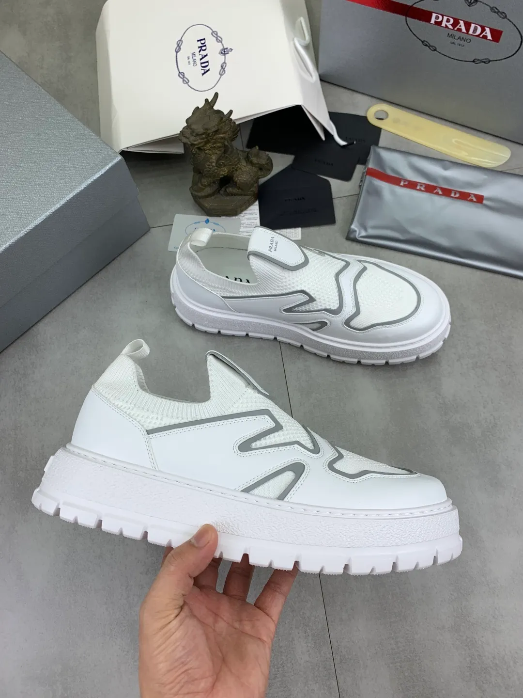 Men's shoes 💰P600💰 [New style] Flying weave series (summer must-have) is now available on the official website, 🆘 Trendy brand (Prada) mainly promotes popular models, avant-garde and versatile fashionable men's shoes, private version mold opening, cowhide surface splicing 1:1.. Fashionable and simple, original imported cowhide and cowhide leather feet; the atmosphere and personality are more fashionable, eye-catching and pursuing class. It will subvert the old idea and be a must-have for fashion trendsetters with you! Must keep it for yourself! High-end comfort and low-end, high-end quality workmanship. Size: 38-45 4️⃣colors available.